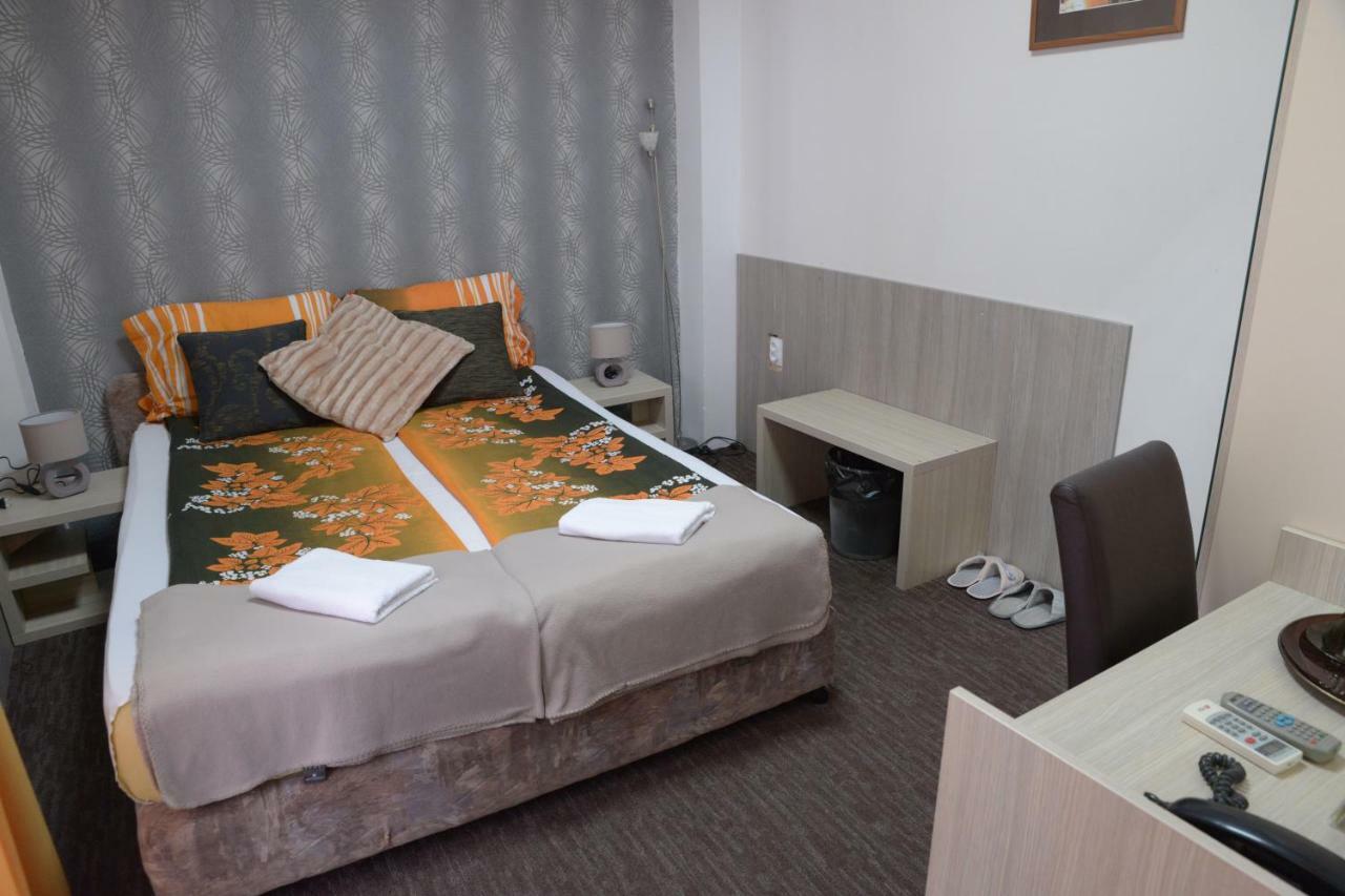 Guest House Golden Coin Nis Exterior photo