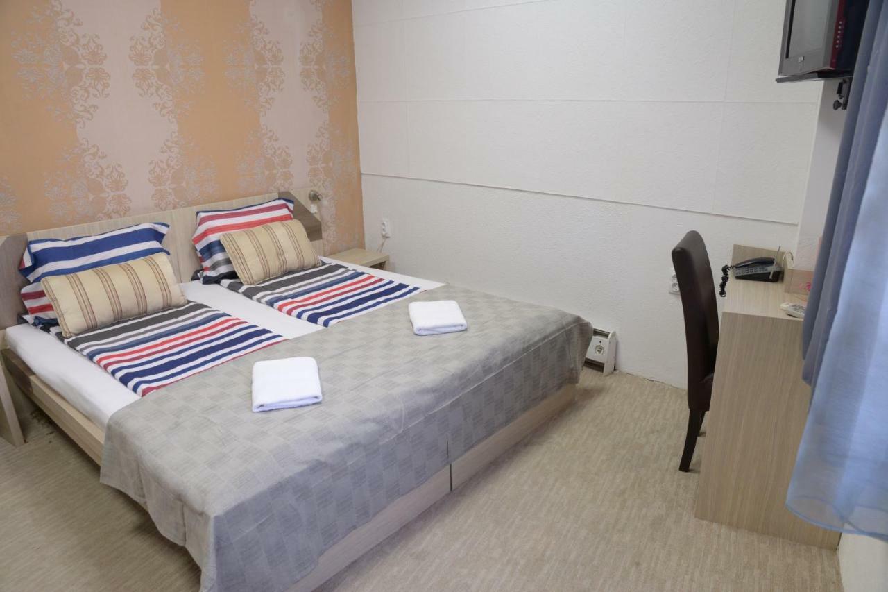 Guest House Golden Coin Nis Exterior photo